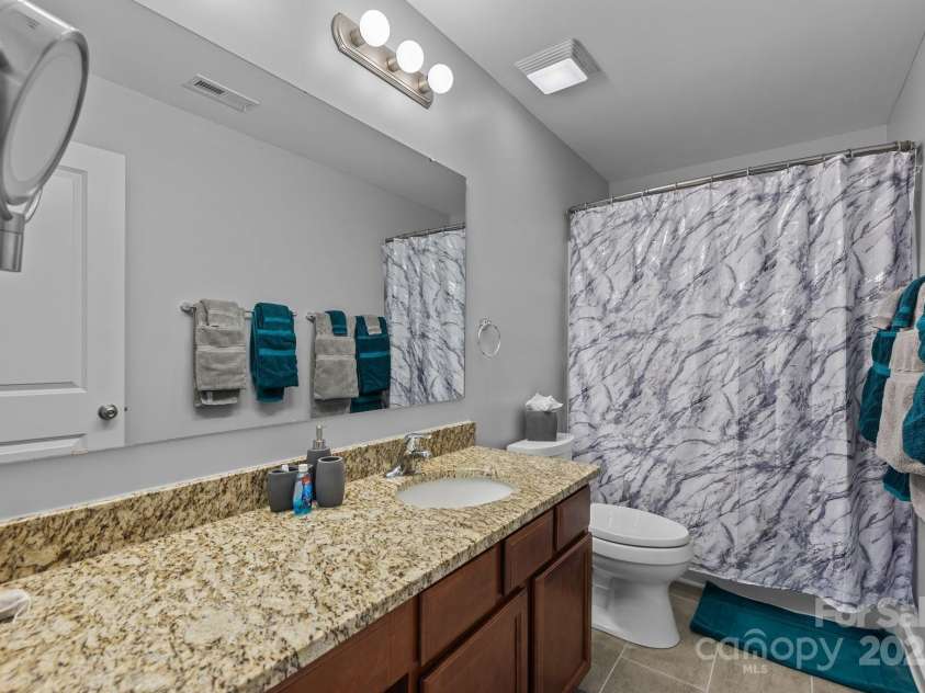 12545 Druids Glen Drive, Pineville, NC 28134.  MLS# CAR4234518, YatesRealty ID 4552. Upstairs hall bath