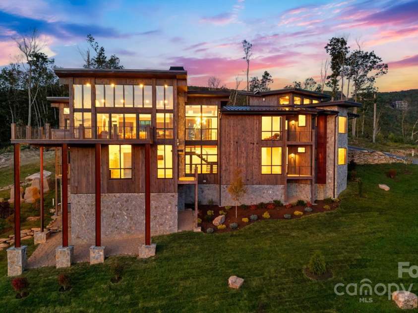 294 Silver Eagle Trail, Banner Elk, NC 28604.  MLS# CAR4321474, YatesRealty ID 4552. 
