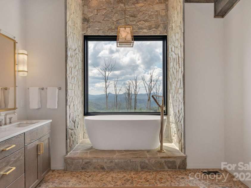 294 Silver Eagle Trail, Banner Elk, NC 28604.  MLS# CAR4321474, YatesRealty ID 4552. 