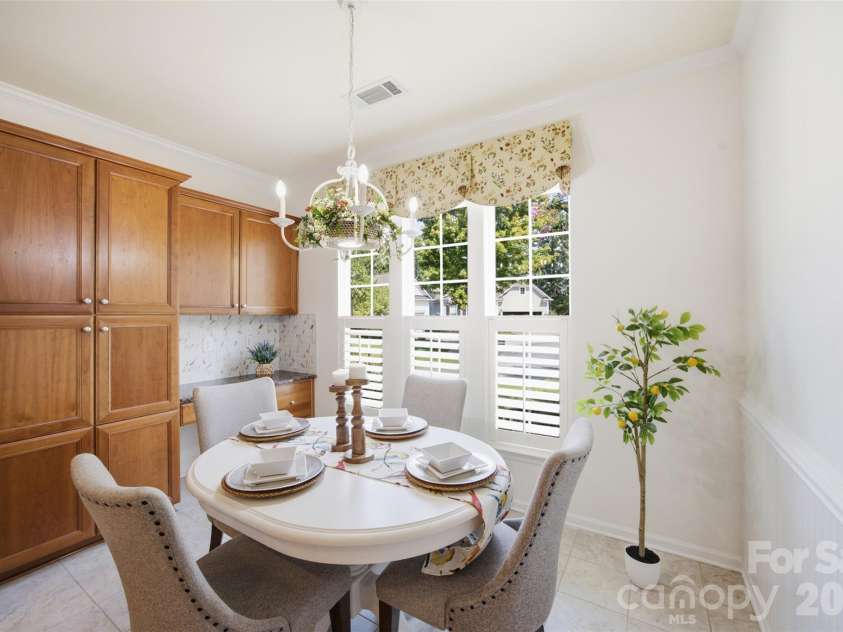 27071 Sanderling Court, Fort Mill, SC 29707.  MLS# CAR4396997, YatesRealty ID 45520. Breakfast Nook