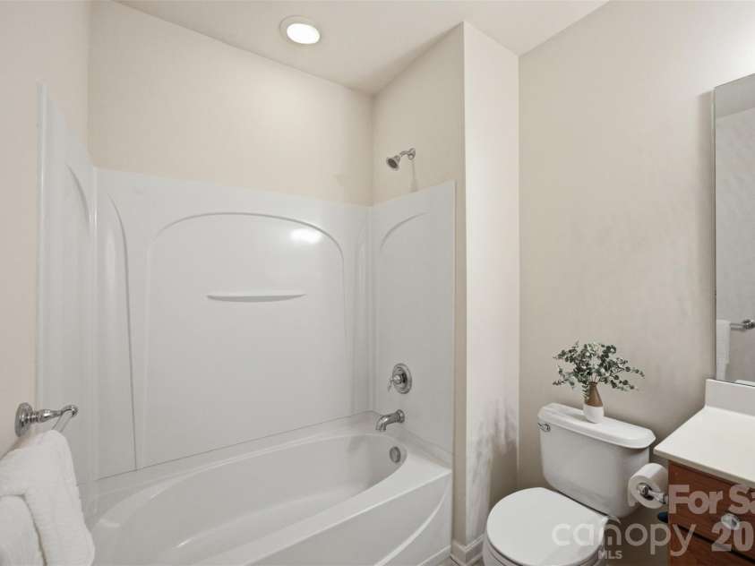 27071 Sanderling Court, Fort Mill, SC 29707.  MLS# CAR4396997, YatesRealty ID 45520. Full Bathroom in Basement