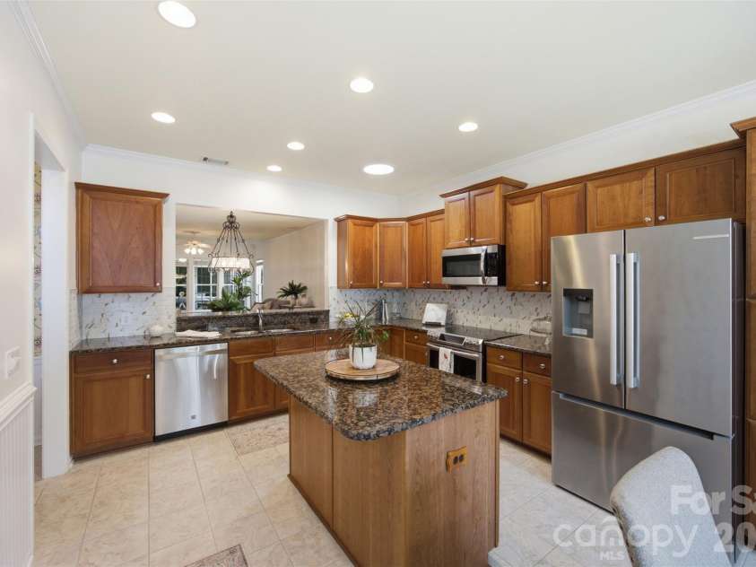 27071 Sanderling Court, Fort Mill, SC 29707.  MLS# CAR4396997, YatesRealty ID 45520. Kitchen