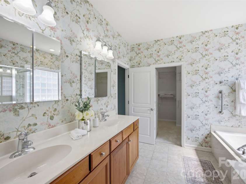 27071 Sanderling Court, Fort Mill, SC 29707.  MLS# CAR4396997, YatesRealty ID 45520. Primary Bathroom