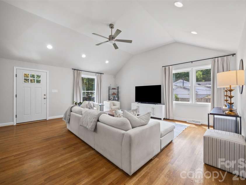 5300 Milford Road, Charlotte, NC 28210.  MLS# CAR4402604, YatesRealty ID 45523. 