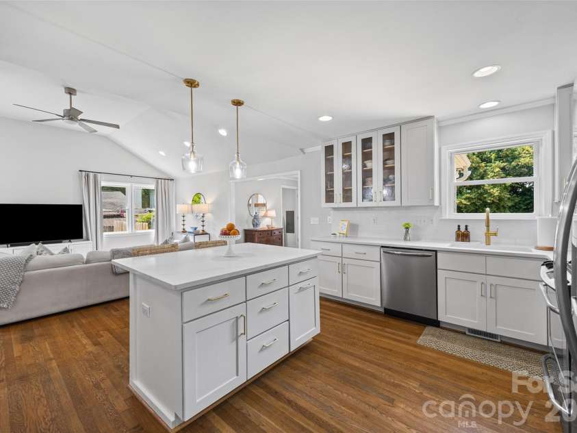 5300 Milford Road, Charlotte, NC 28210.  MLS# CAR4402604, YatesRealty ID 45523. 