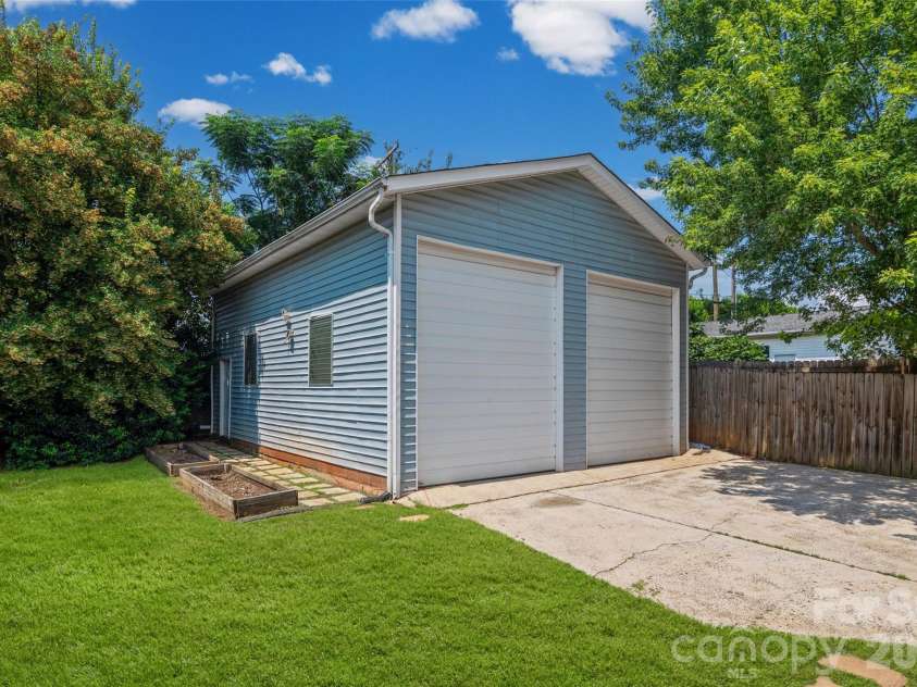 5300 Milford Road, Charlotte, NC 28210.  MLS# CAR4402604, YatesRealty ID 45523. 