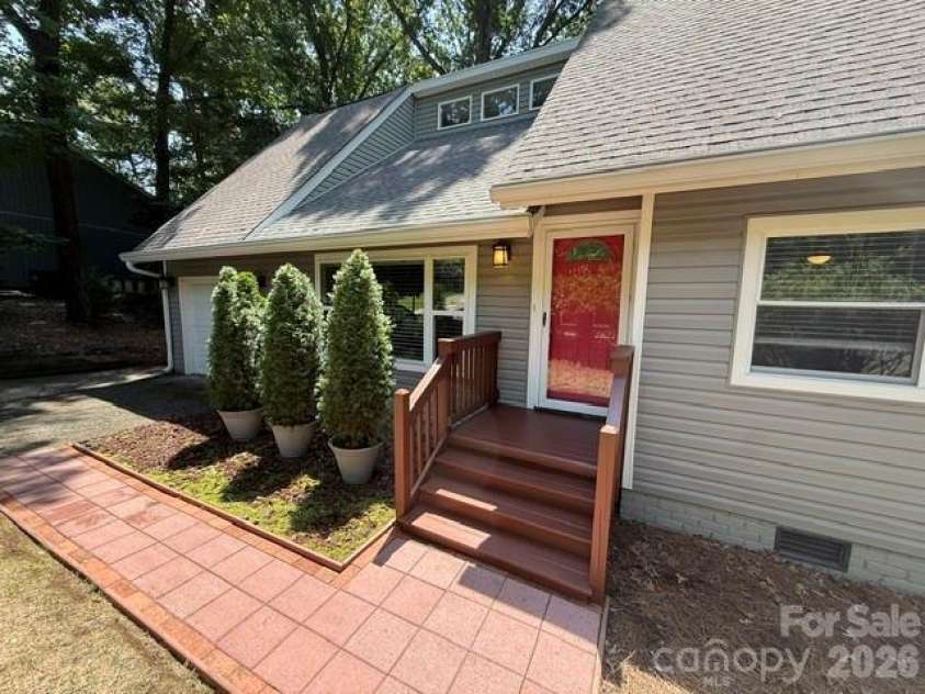 9424 Fairway Ridge Road, Charlotte, NC 28277.  MLS# CAR4414404, YatesRealty ID 45524. 