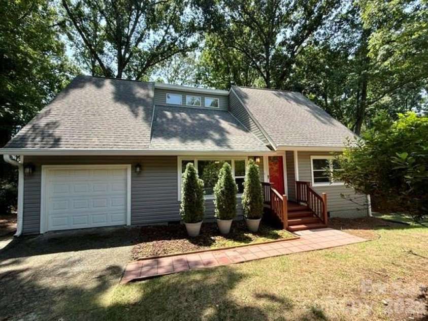 9424 Fairway Ridge Road, Charlotte, NC 28277.  MLS# CAR4414404, YatesRealty ID 45524. 