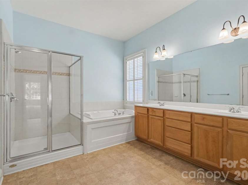 2440 Commons Court, Fort Mill, SC 29708.  MLS# CAR4415016, YatesRealty ID 45525. Primary Bathroom