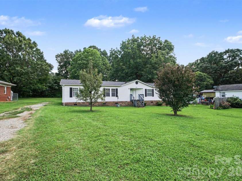 373 Laney Street, Concord, NC 28027.  MLS# CAR4416123, YatesRealty ID 45526. Spacious front yard