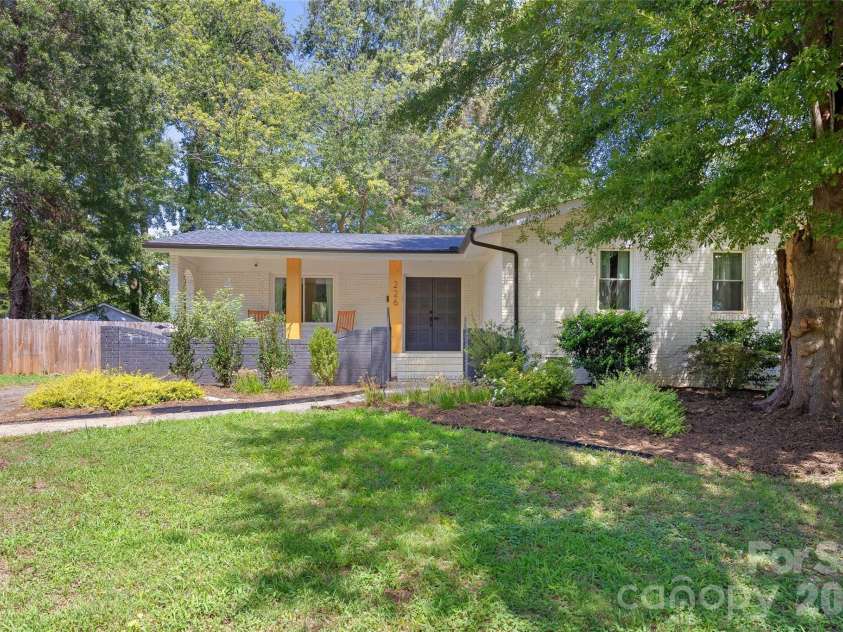 226 Vickery Drive, Charlotte, NC 28215.  MLS# CAR4415894, YatesRealty ID 45528. 