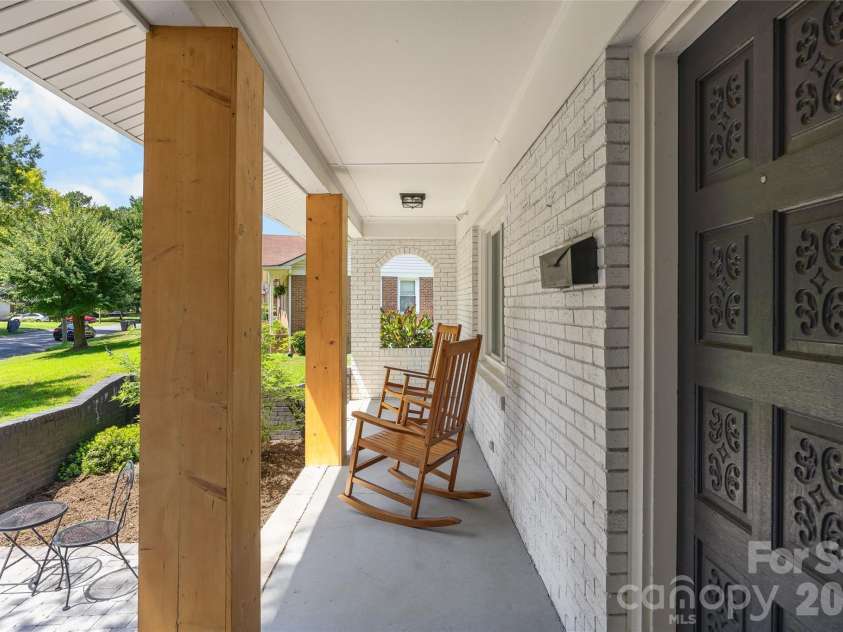 226 Vickery Drive, Charlotte, NC 28215.  MLS# CAR4415894, YatesRealty ID 45528. 