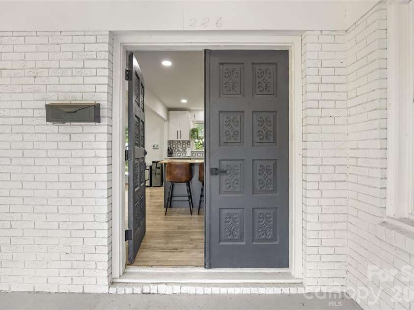 226 Vickery Drive, Charlotte, NC 28215.  MLS# CAR4415894, YatesRealty ID 45528. 