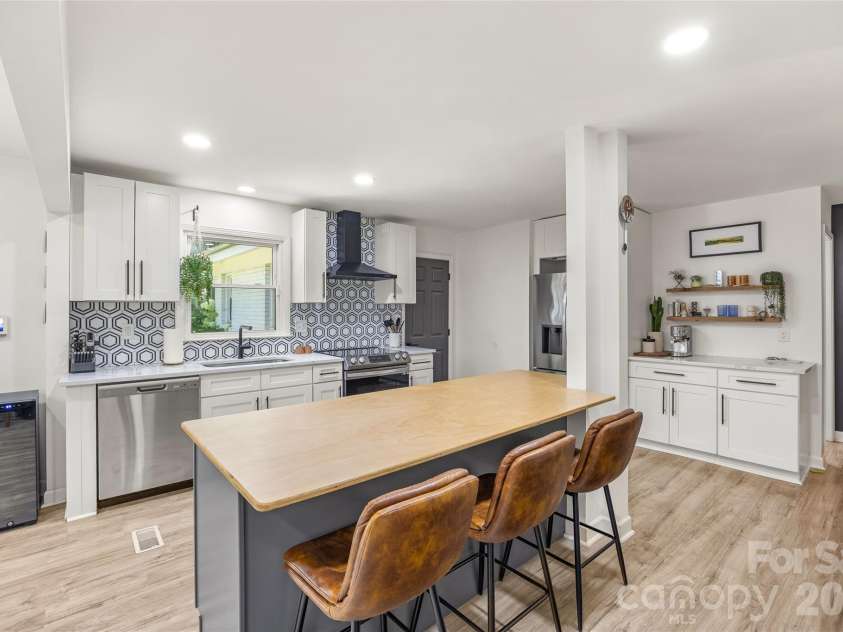 226 Vickery Drive, Charlotte, NC 28215.  MLS# CAR4415894, YatesRealty ID 45528. 