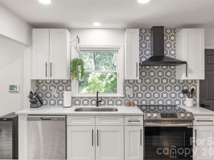226 Vickery Drive, Charlotte, NC 28215.  MLS# CAR4415894, YatesRealty ID 45528. 