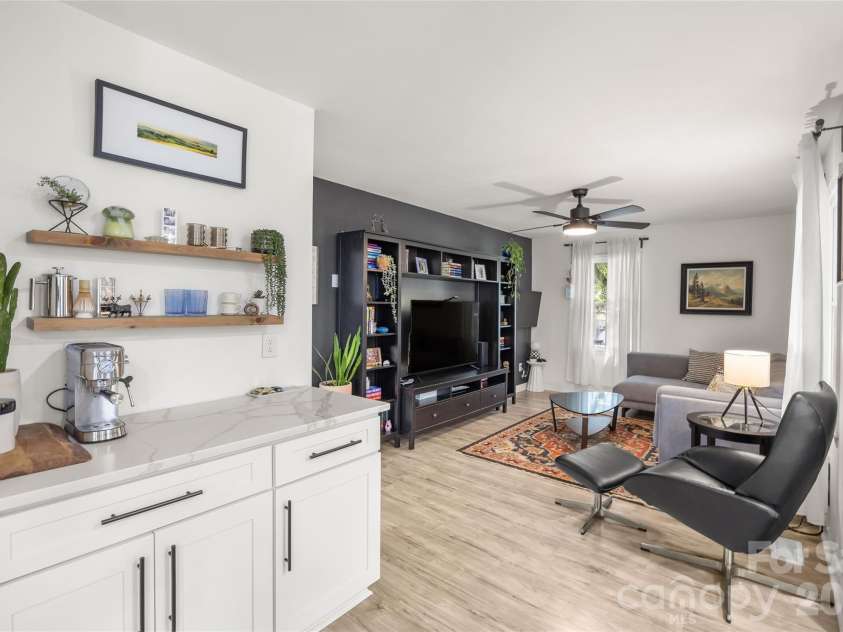 226 Vickery Drive, Charlotte, NC 28215.  MLS# CAR4415894, YatesRealty ID 45528. 