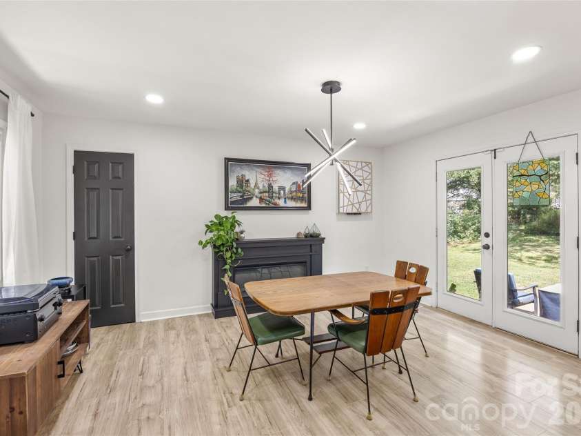 226 Vickery Drive, Charlotte, NC 28215.  MLS# CAR4415894, YatesRealty ID 45528. 