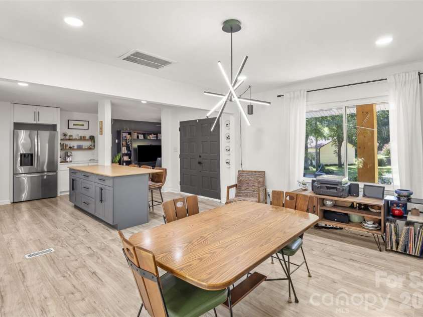 226 Vickery Drive, Charlotte, NC 28215.  MLS# CAR4415894, YatesRealty ID 45528. 
