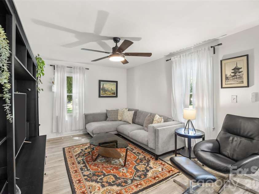 226 Vickery Drive, Charlotte, NC 28215.  MLS# CAR4415894, YatesRealty ID 45528. 