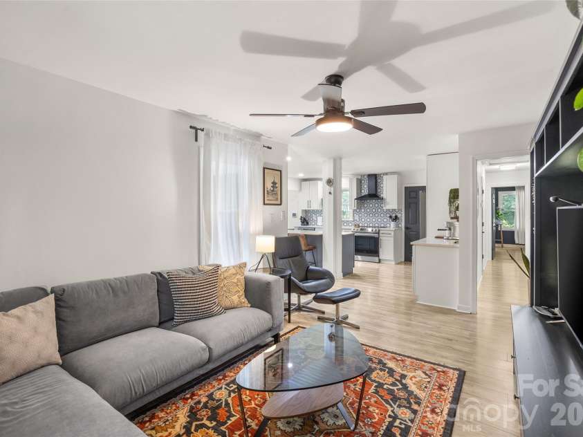 226 Vickery Drive, Charlotte, NC 28215.  MLS# CAR4415894, YatesRealty ID 45528. 