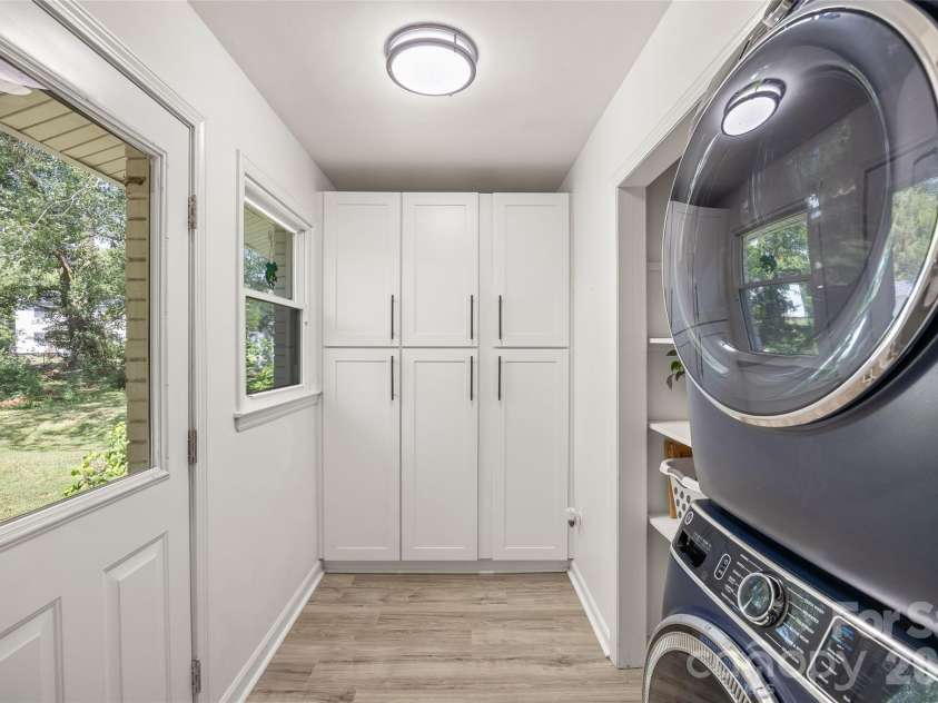 226 Vickery Drive, Charlotte, NC 28215.  MLS# CAR4415894, YatesRealty ID 45528. 