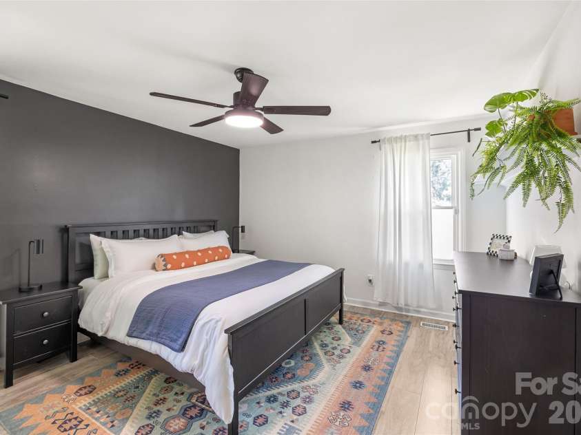 226 Vickery Drive, Charlotte, NC 28215.  MLS# CAR4415894, YatesRealty ID 45528. 