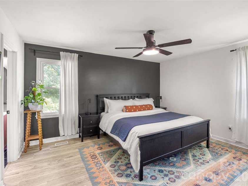 226 Vickery Drive, Charlotte, NC 28215.  MLS# CAR4415894, YatesRealty ID 45528. 