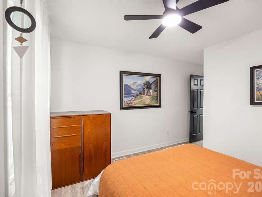 226 Vickery Drive, Charlotte, NC 28215.  MLS# CAR4415894, YatesRealty ID 45528. 