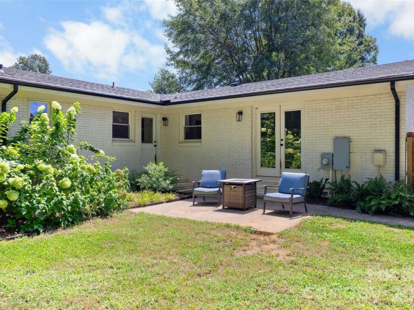 226 Vickery Drive, Charlotte, NC 28215.  MLS# CAR4415894, YatesRealty ID 45528. 