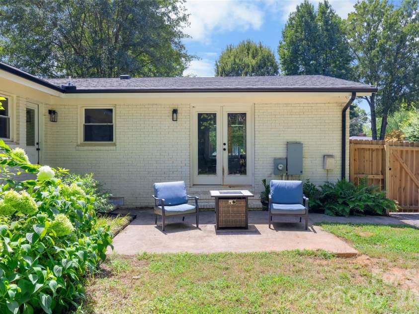 226 Vickery Drive, Charlotte, NC 28215.  MLS# CAR4415894, YatesRealty ID 45528. 