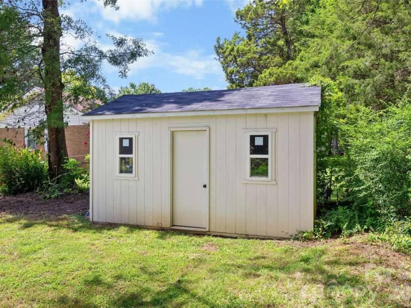 226 Vickery Drive, Charlotte, NC 28215.  MLS# CAR4415894, YatesRealty ID 45528. 