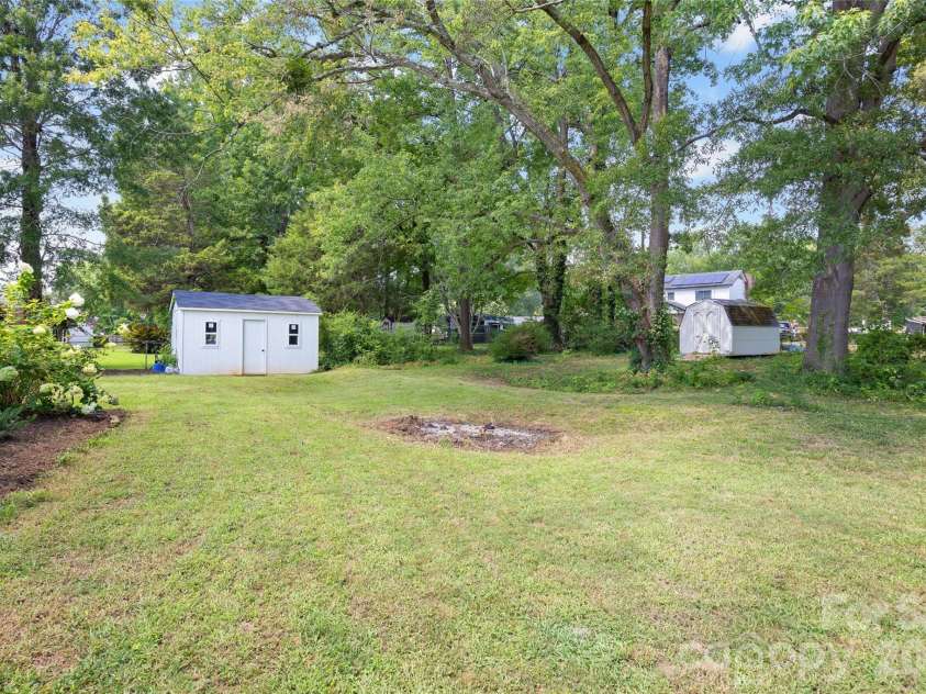 226 Vickery Drive, Charlotte, NC 28215.  MLS# CAR4415894, YatesRealty ID 45528. 