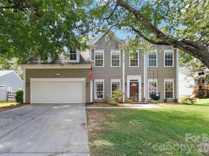 8914 Raven Park Drive, Charlotte, NC 28216.  MLS# CAR4413312, YatesRealty ID 45529. 