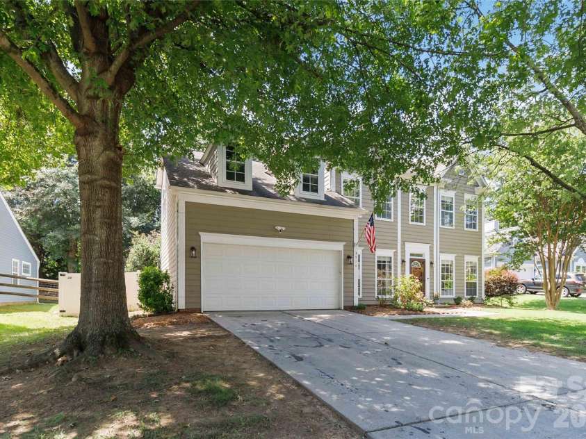 8914 Raven Park Drive, Charlotte, NC 28216.  MLS# CAR4413312, YatesRealty ID 45529. 