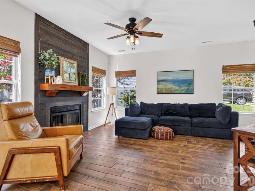 8914 Raven Park Drive, Charlotte, NC 28216.  MLS# CAR4413312, YatesRealty ID 45529. 