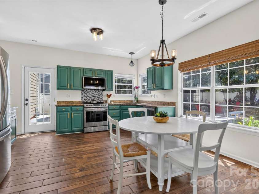 8914 Raven Park Drive, Charlotte, NC 28216.  MLS# CAR4413312, YatesRealty ID 45529. 