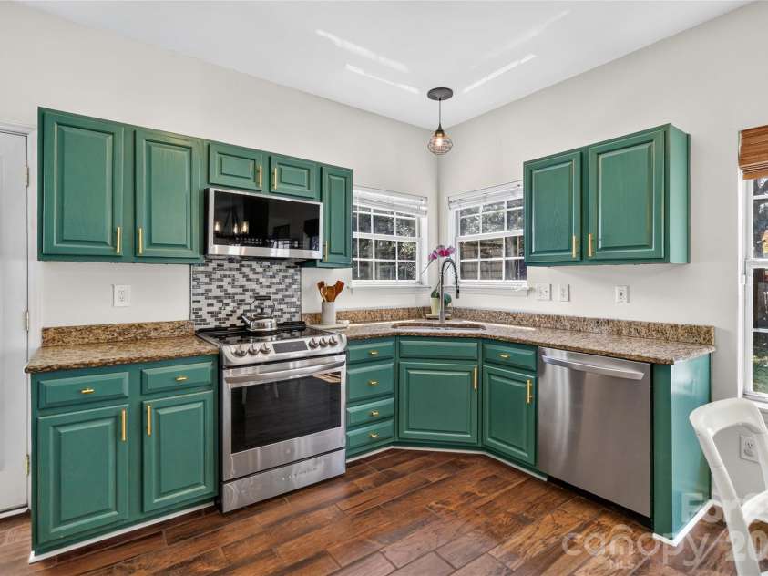 8914 Raven Park Drive, Charlotte, NC 28216.  MLS# CAR4413312, YatesRealty ID 45529. 