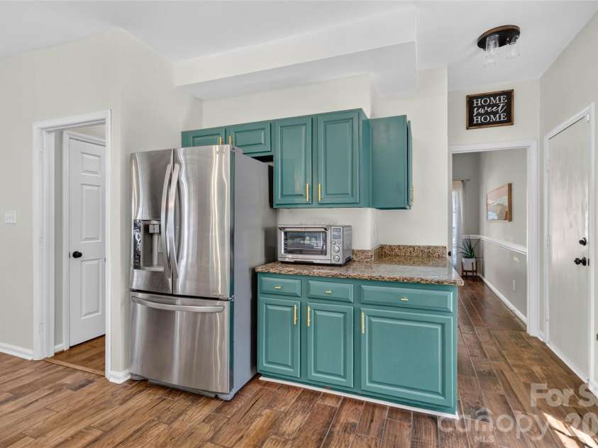 8914 Raven Park Drive, Charlotte, NC 28216.  MLS# CAR4413312, YatesRealty ID 45529. 