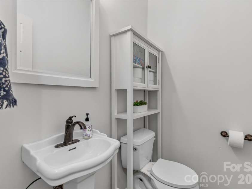 8914 Raven Park Drive, Charlotte, NC 28216.  MLS# CAR4413312, YatesRealty ID 45529. 