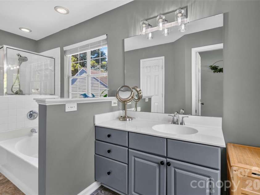 8914 Raven Park Drive, Charlotte, NC 28216.  MLS# CAR4413312, YatesRealty ID 45529. 