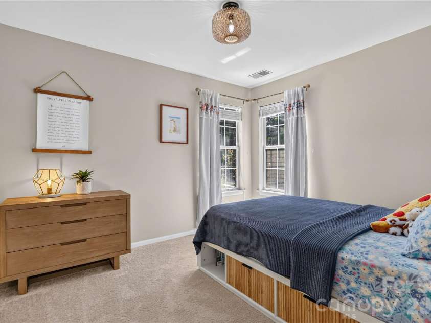 8914 Raven Park Drive, Charlotte, NC 28216.  MLS# CAR4413312, YatesRealty ID 45529. 