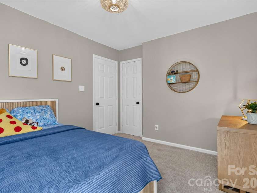 8914 Raven Park Drive, Charlotte, NC 28216.  MLS# CAR4413312, YatesRealty ID 45529. 