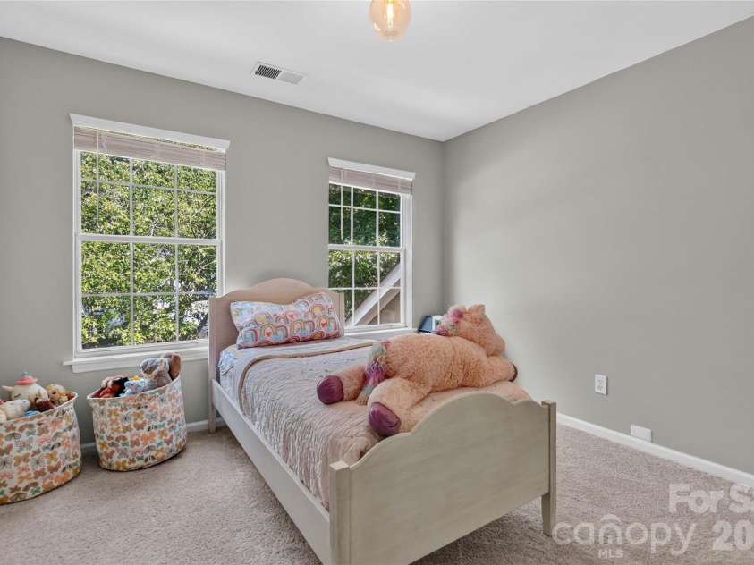 8914 Raven Park Drive, Charlotte, NC 28216.  MLS# CAR4413312, YatesRealty ID 45529. 