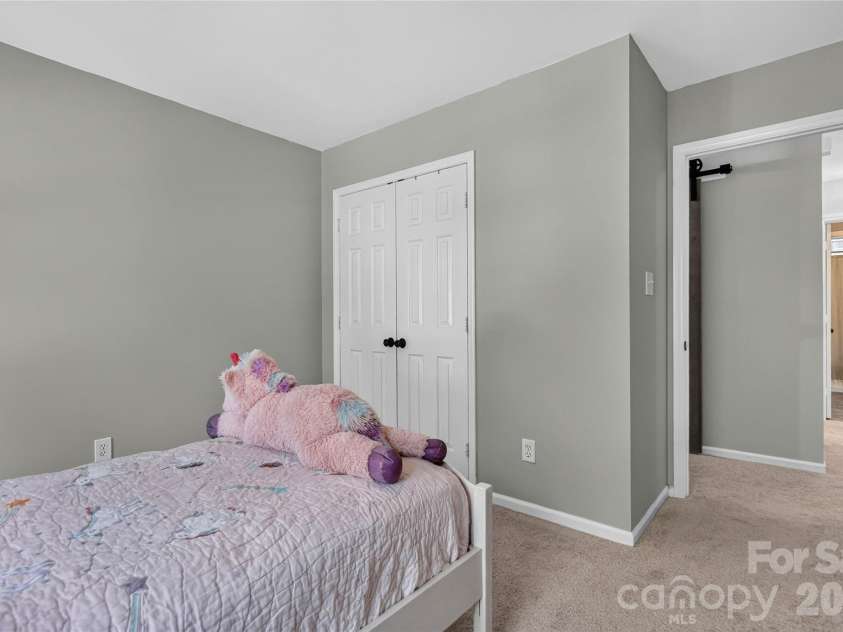 8914 Raven Park Drive, Charlotte, NC 28216.  MLS# CAR4413312, YatesRealty ID 45529. 