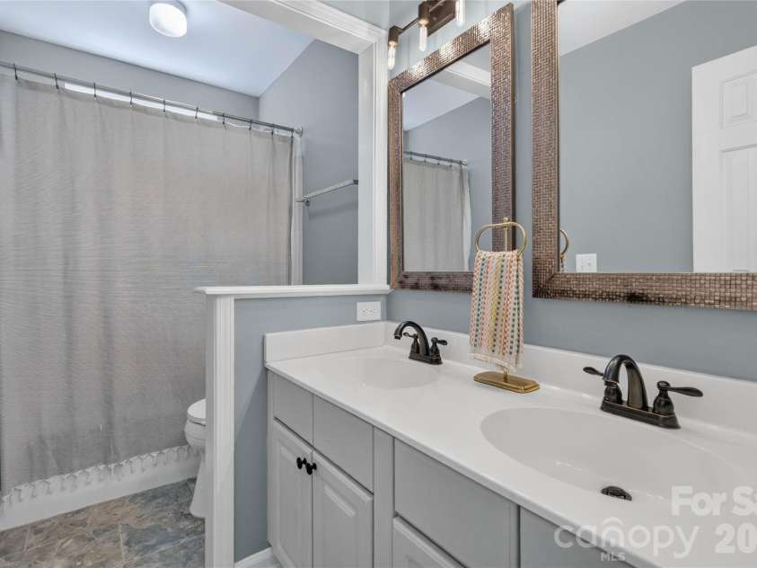 8914 Raven Park Drive, Charlotte, NC 28216.  MLS# CAR4413312, YatesRealty ID 45529. 