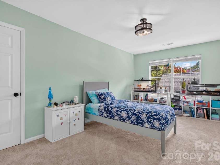 8914 Raven Park Drive, Charlotte, NC 28216.  MLS# CAR4413312, YatesRealty ID 45529. 