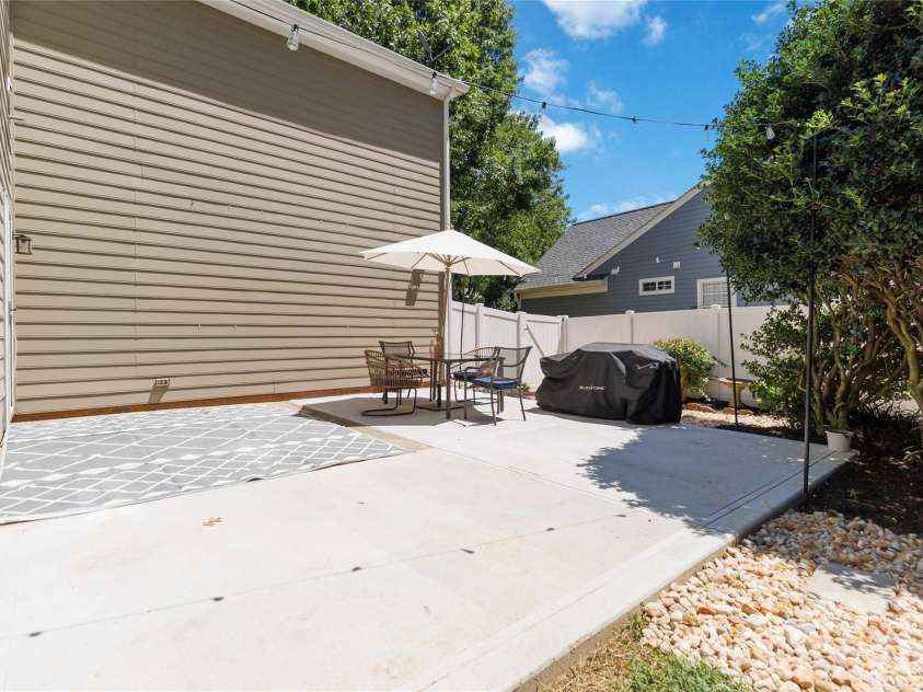 8914 Raven Park Drive, Charlotte, NC 28216.  MLS# CAR4413312, YatesRealty ID 45529. 