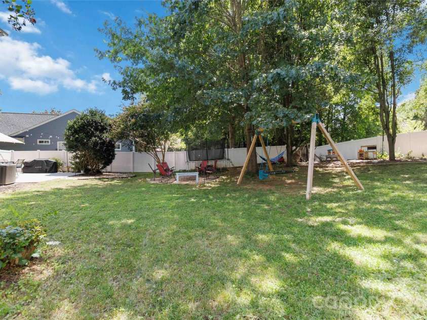 8914 Raven Park Drive, Charlotte, NC 28216.  MLS# CAR4413312, YatesRealty ID 45529. 