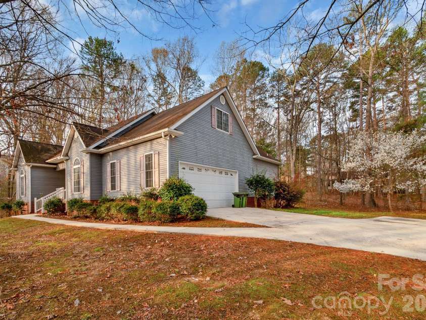 722 Canterbury Drive, Lancaster, SC 29720.  MLS# CAR4349697, YatesRealty ID 4553. 