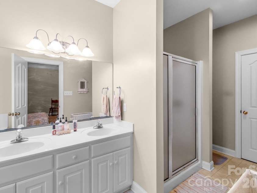 722 Canterbury Drive, Lancaster, SC 29720.  MLS# CAR4349697, YatesRealty ID 4553. 